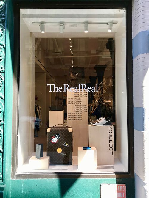 The Real Real, uno de los más prestigiosos sitios en Internet de venta de piezas de diseñador a consignación, acaba de abrir su primera tienda física en Soho. Una cuidada e impresionante selección de Chanel, Hermès, Céline, Gucci, Valentino… 80 Wooster St., New York. (Foto: Suministrada)