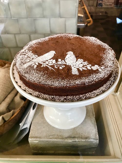 En el café-bistro La Mercerie, en Soho, las creaciones de la chef Marie-Aude Rose son un regalo al paladar y la vista, como este bizcocho-mousse de chocolate. 53 Howard St., New York. (Foto: Suministrada)