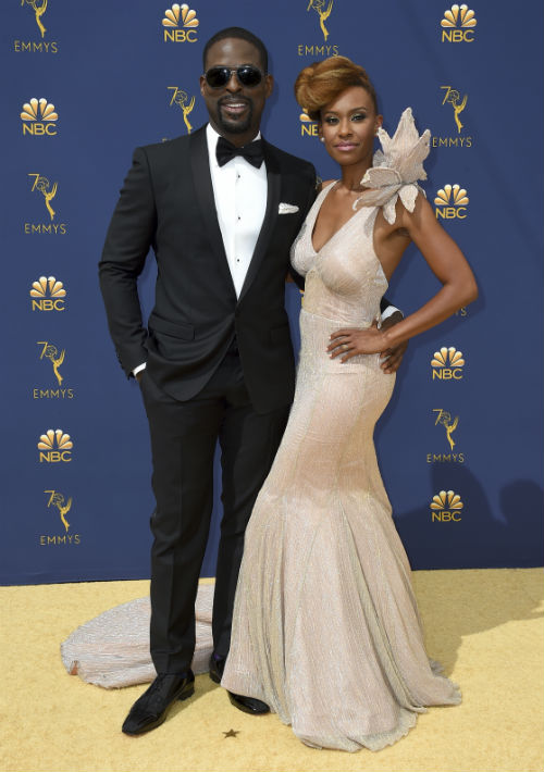 Sterling K. Brown y Ryan Michelle. (AP)