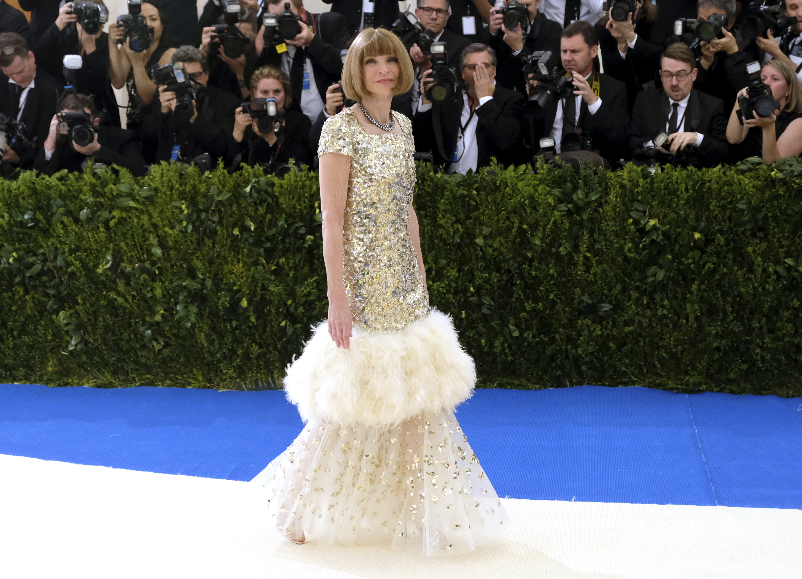 En la lista de las mejor vestidas también estuvo Anna Wintour, editora de Vogue y organizadora de la gala, luciendo un vestido de Chanel. (AP / Charles Sykes / Invision)