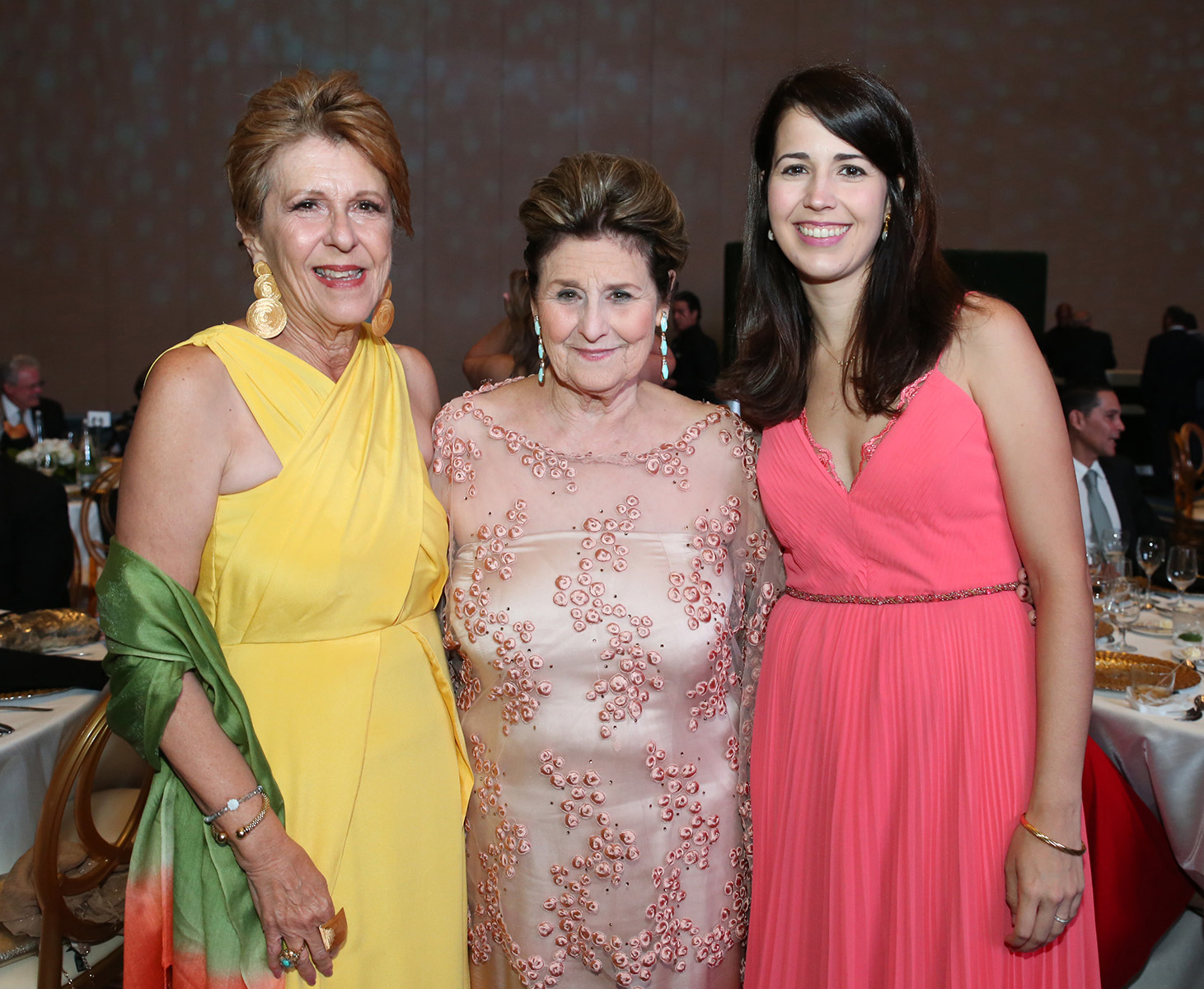 Jeannette y Toni Rovira junto a Isabel Frau. (José Rafael Pérez Centeno)