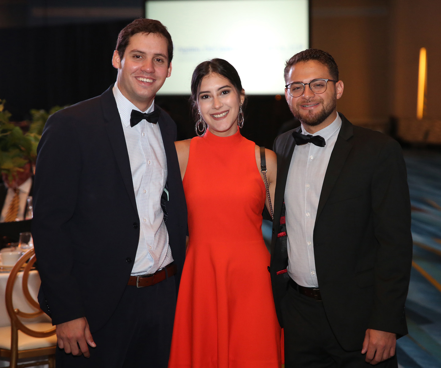 Jean y Gretchen Martínez con Kevin Marrero. (José Rafael Pérez Centeno)