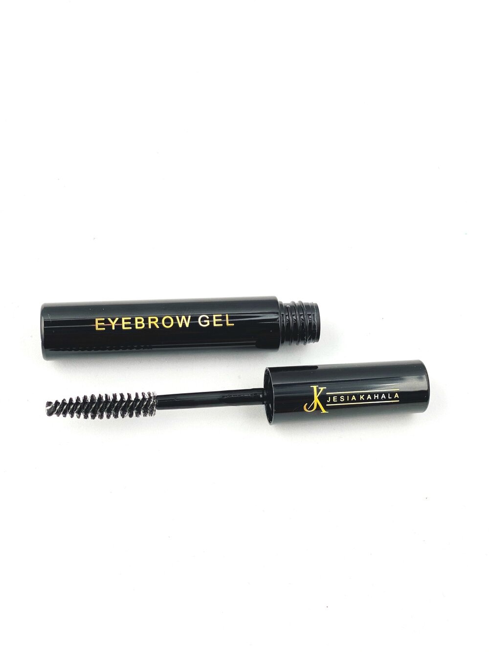 Un producto en gel sin color para cuando quieras dejarlas naturales, como el Eyebrow Gel Clear de Jesia Kahala, a la venta en https://www.jesiakahala.com/ (Suministrada)