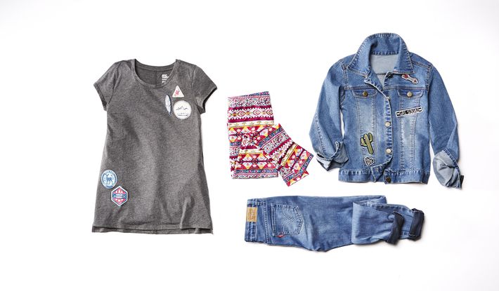 Jacket, suéter y leggins de Epic Threads y mahones Levi's todo de Macy's.
