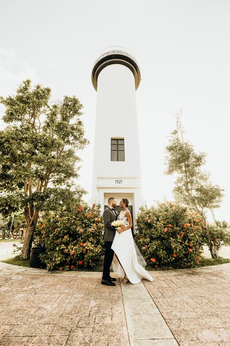 La pareja en el faro de Rincón