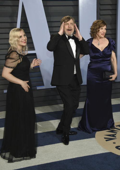 Desde la izquierda, Chelsea Haill, el eterno Luke Skywalker, Mark Hamill y Marilou York. (The Associated Press)