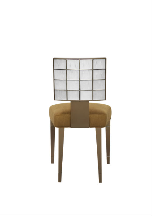 Silla con cojín de seda y madera laqueada Lalique y Pierre Yves Rochon. (Foto: Suministrada)