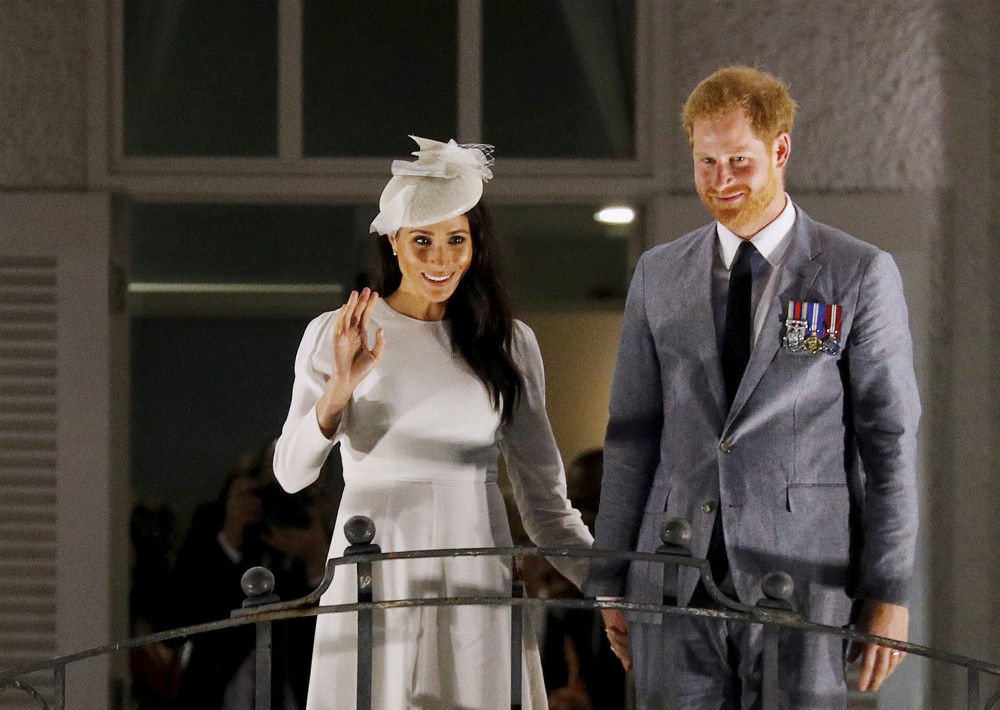 Después de este saludo, Harry y Meghan se retiraron para prepararse para la recepción y la cena que el Presidente de Fiji ofrecía en su honor. (Foto: AP)