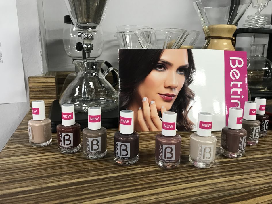 La nueva colección de Bettina Cosmetics, “Coffeeology” consta de nueve tonalidades de esmaltes para el otoño que están inspirados en el café. La Escuela de Café y Baristas de Puerto Rico colaboró en el desarrollo de estos nuevos colores. (Suministrada)