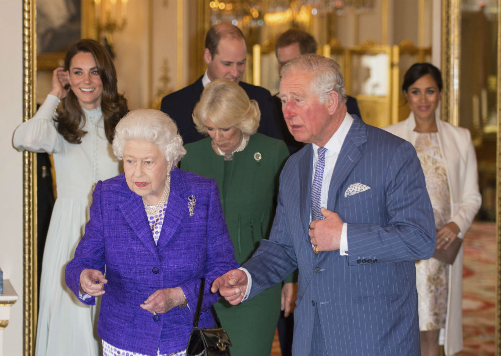 Los miembros de la realeza británica se reunieron para celebrar el 50 aniversario de la investidura del príncipe Charles como príncipe de Gales. (AP)