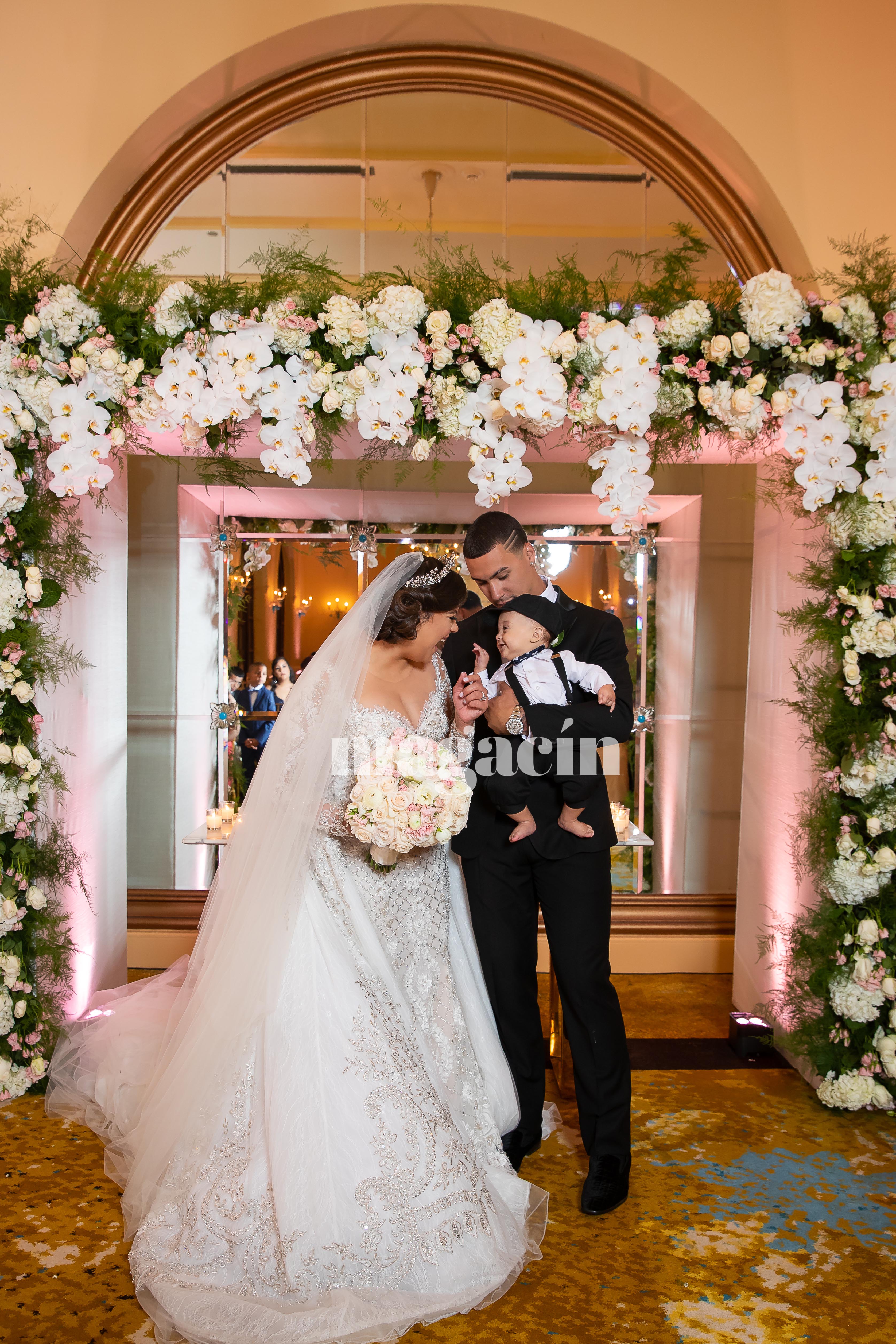 Báez y su ahora esposa se convirtieron en padres de Adrián Javier (en la foto) el 29 de junio pasado. La pareja bautizó al pequeño en San Juan semanas después de su boda. (Suministrada/ Claudette Montero)