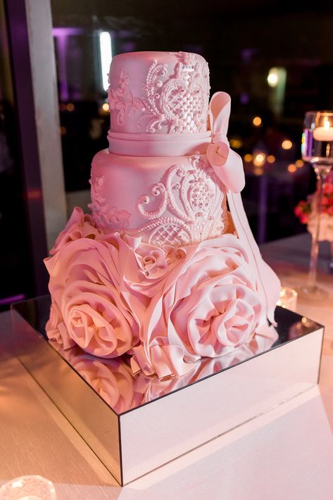 Bizcocho: C+M Cake Designers.
