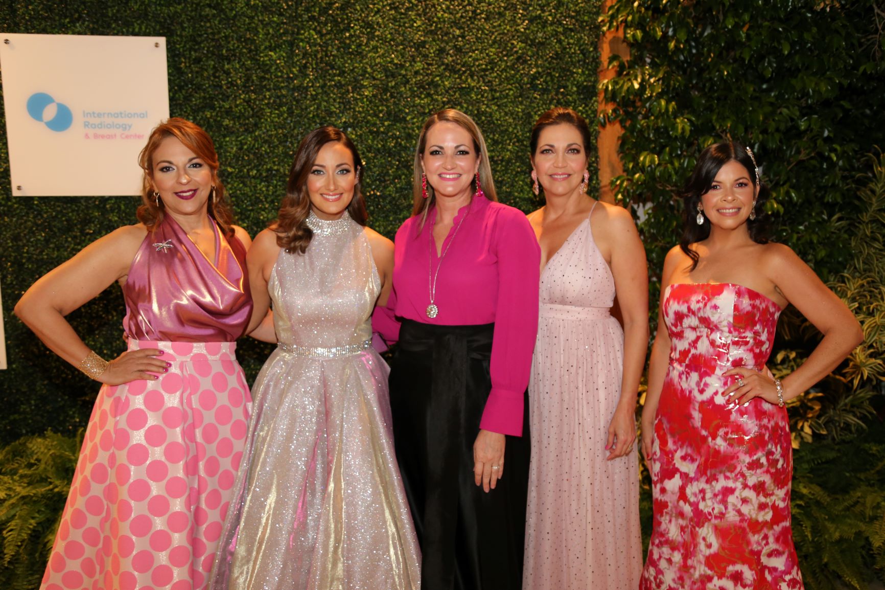 Junta de directoras junto a Karla Monroig (Nichole Saldarriaga)