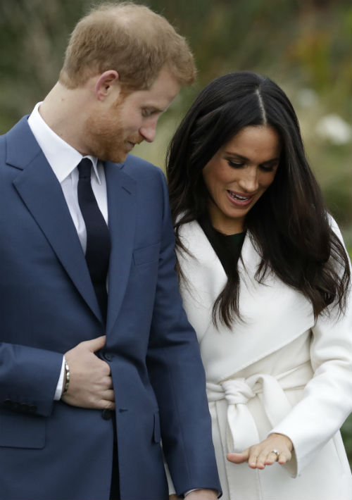 De algunas formas, Markle es un sorpresivo nuevo elemento de la monarquía británica: es hija de una mujer de raza negra y padre blanco, creció en California, es divorciada y trabaja como actriz de tiempo completo. (AP)
