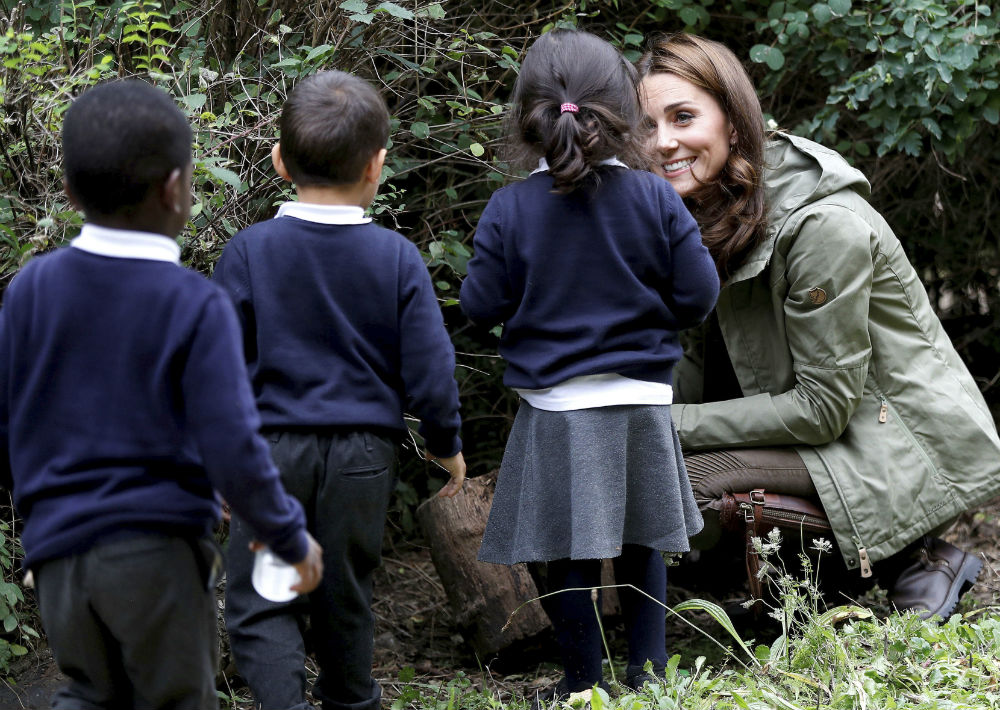 La duquesa de Cambridge, Kate Middleton, asistió a su primer evento oficial tras culminar su maternidad pro el nacimiento del príncipe Louis. (Peter Nicholls/Pool Photo via AP)