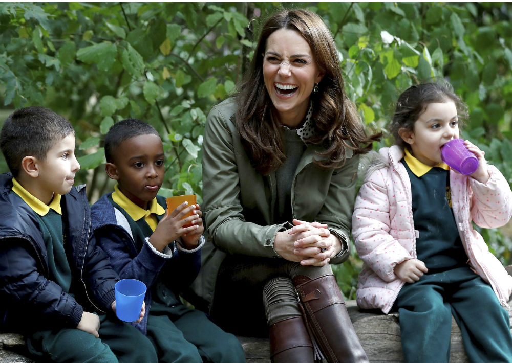 La familia real anunció que Middleton estará cada vez más concentrada en la crianza de sus tres hijos. (Peter Nicholls/Pool Photo via AP)