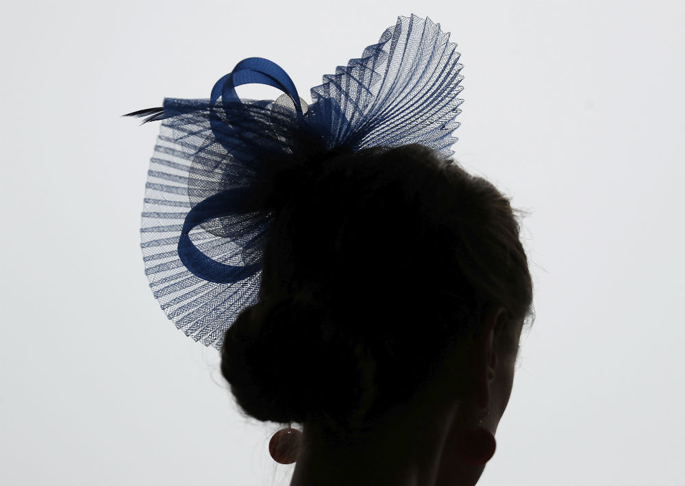 Se estima que el 90% de las mujeres que asisten al evento usan un sombrero. (Foto: AP/John Minchillo)