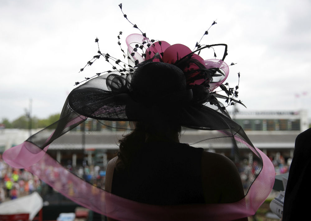 Las flores se unen a una variedad de tonalidades en esta pieza que definitivamente está hecha para llamar la atención. (Foto: AP/Charlie Riedel)