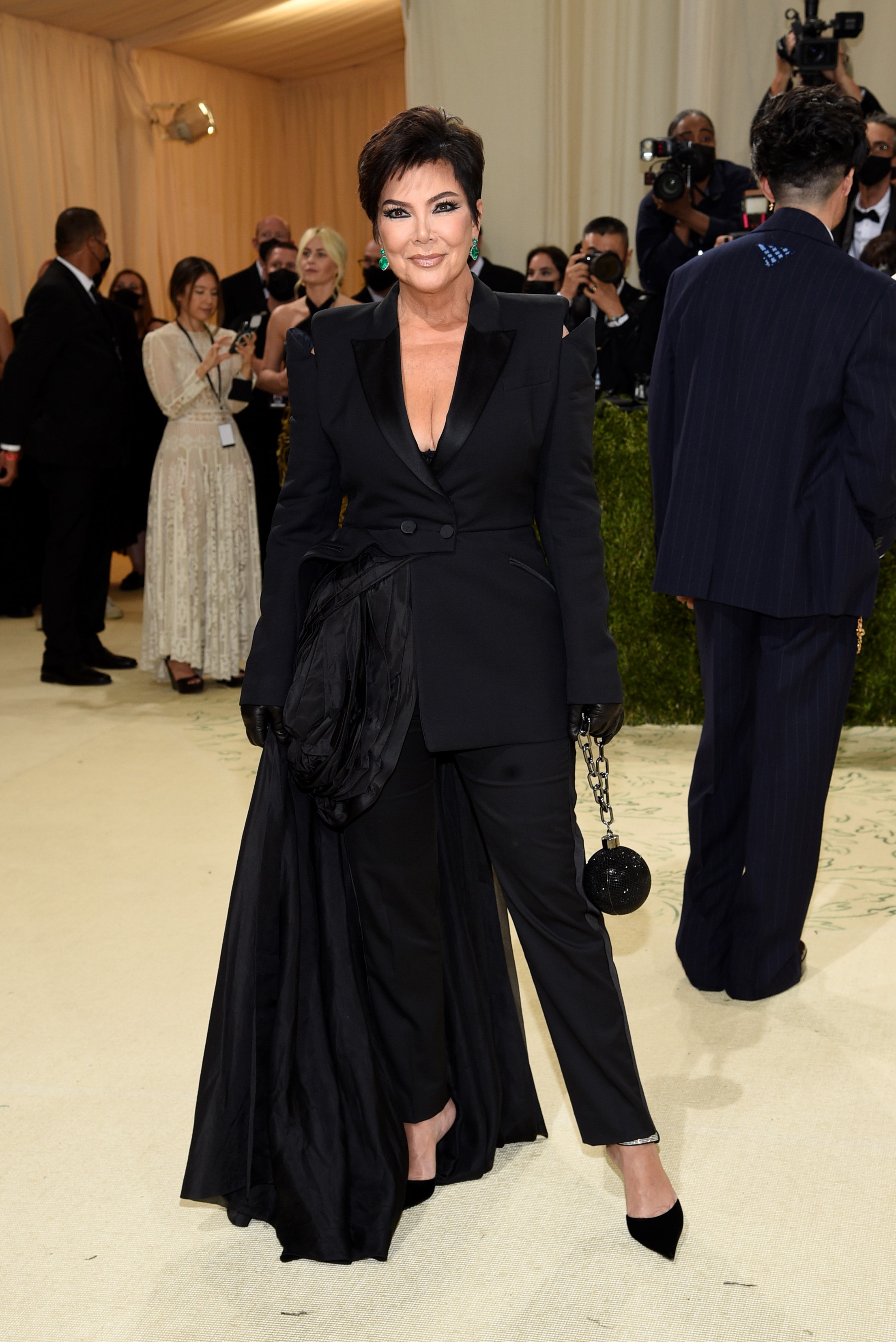 Kris Jenner lució un diseñado creado por Donatella Versace.