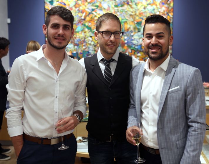 Carlos Alvarado, Mathew Campbell y Jesús Nieves, en la apertura de Lido Jewelers en The Mall of San Juan.