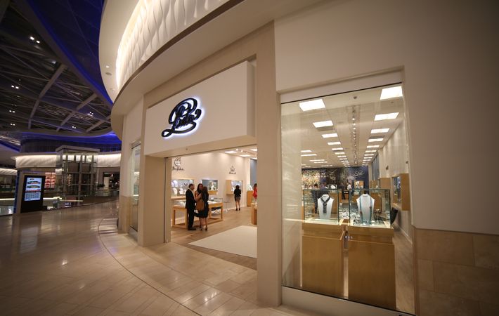 Vista de la nueva tienda Lido Jewelers en The Mall of San Juan.
