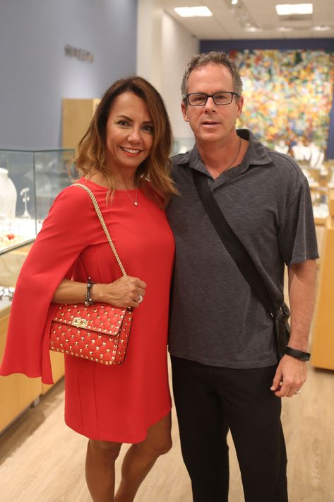 Mario García y Claudia Villate, en la apertura de Lido Jewelers en The Mall of San Juan.