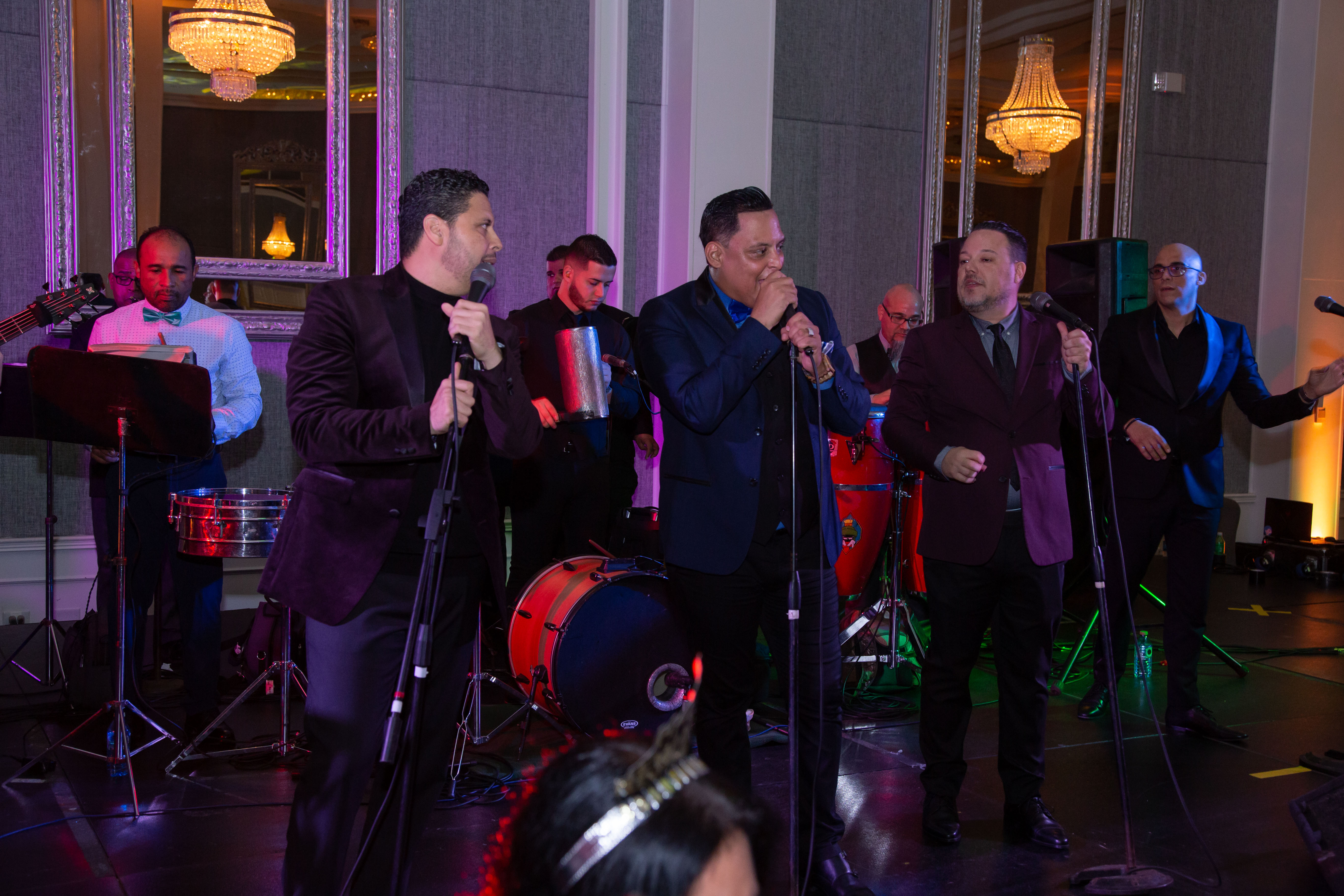 Los presentes disfrutaron y bailaron con la música de Límite 21, la Banda 12AM y DJs invitados. (Suministrada)