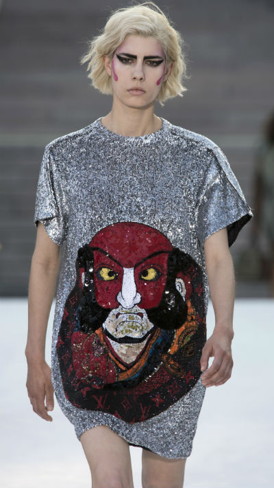 Desfile de moda de la línea Cruise 2018, en el Museo Miho. (AP Photo/Tomohiro Ohsumi)