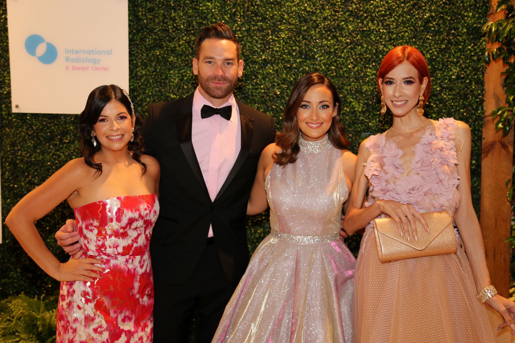 Darleen junto a Jaime Mayol y Karla Monroig en la última celebración del Pink Gala de Susan G. Komen (Archivo/GFRMedia)