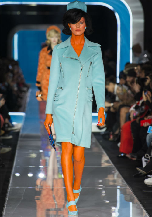 Para lograr un "look" fuera de este mundo, los rostros de varias modelos fueron pintados de distintos colores. (WGSN)