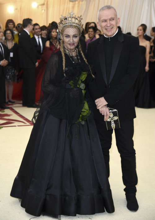 Madonna y Jean Paul Gaultier (AP)