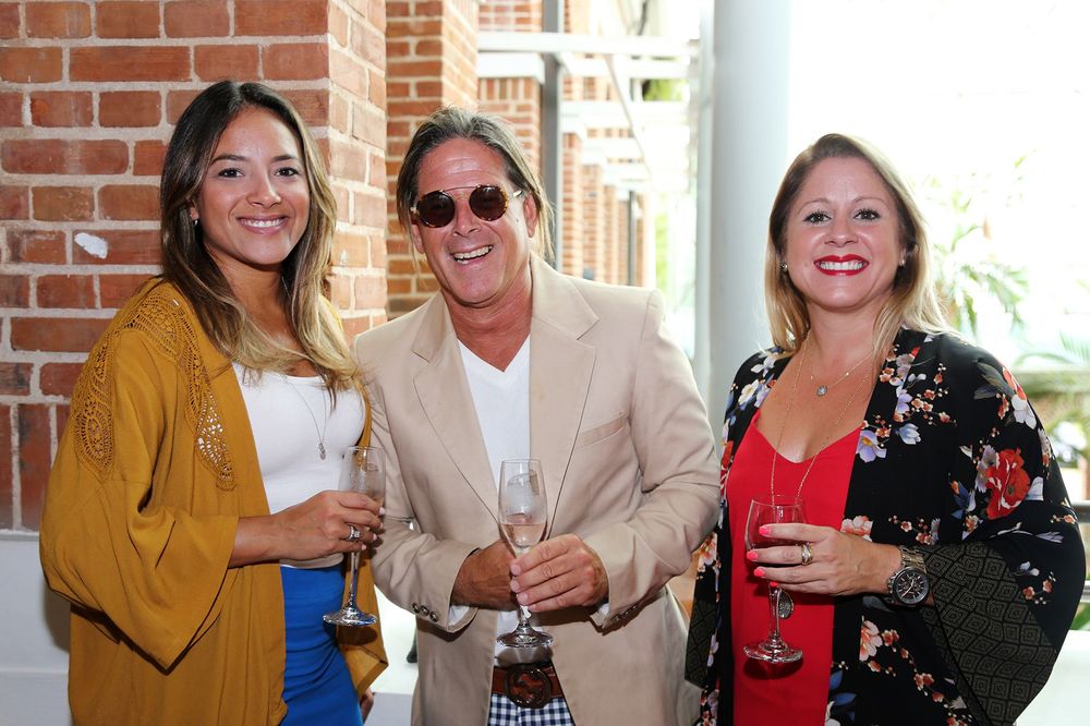 Kristine Navalta, Álex Aguirrechu, Jomarie Koffmann. Foto Nichole Saldarriaga.