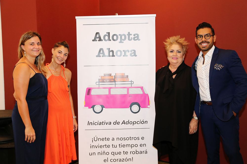 Vanessa Carballido, Ana Levis, Sylvia Villafañe y José Santana. Algunos de los voluntarios que ya se han unido a este esfuerzo, como el Museo de Arte Contemporáneo, la Boutique Du Vin, Clever Media, Galería Petrus, David Antonio, Alvan Almonte, YOP Banquets/Services, entre otros. Foto Nichole Saldarriaga.