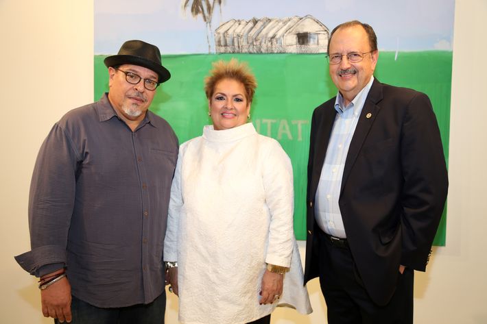 Carlos Dávila Rinaldi, Sylvia Villafañe y Jaime Fonalledas, en la muestra Hábitat en Arte @ Plaza.