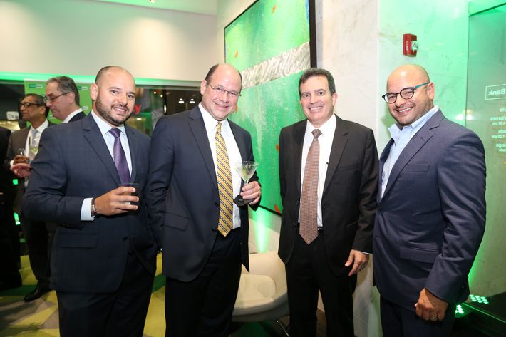 Jean Karlo y Franklin Rocafort, René López y Jean Paul Rocafort, en la inauguración de la Unidad de Platinum Banking y sucursal de FirstBank.