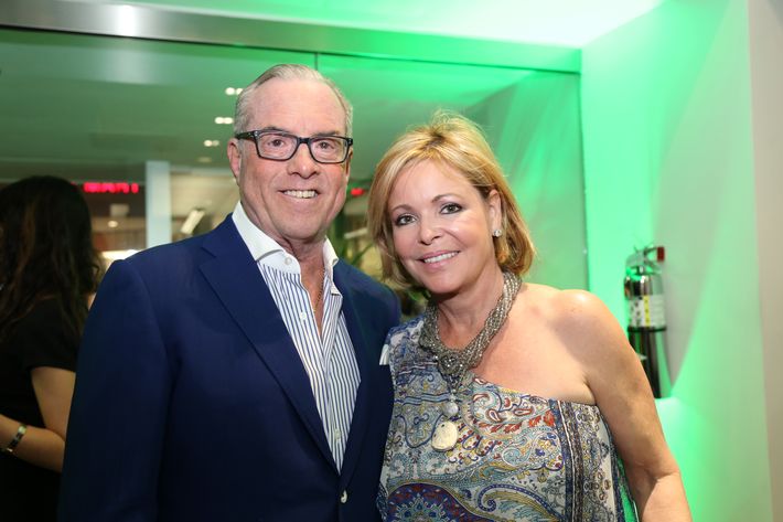 Carlos y Nedy Vaillant, en la inauguración de la Unidad de Platinum Banking y sucursal de FirstBank.