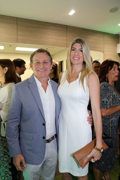 Martín Pirillo y Mónica Sánchez, en la inauguración de la Unidad de Platinum Banking y sucursal de FirstBank.