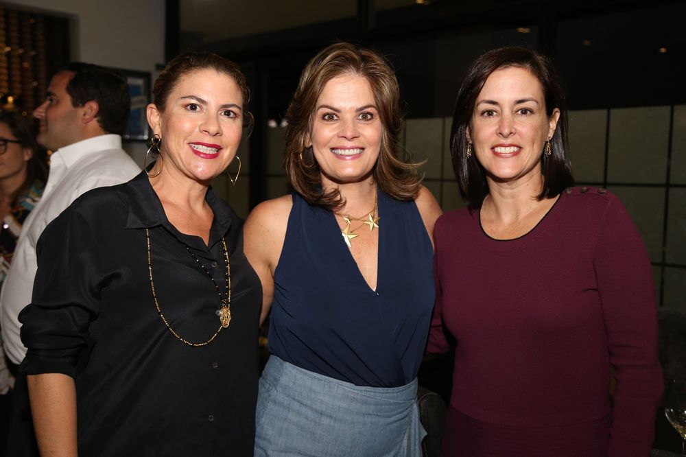 Fernanda Rubio y sus amigas. Foto Nichole Saldarriaga.