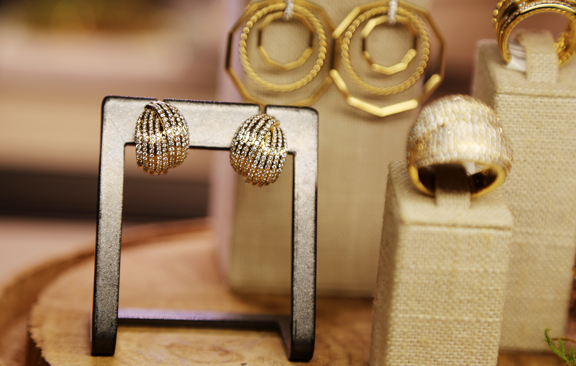 Joyas de la nueva colección de David Yurman. (Nichole Saldarriaga)