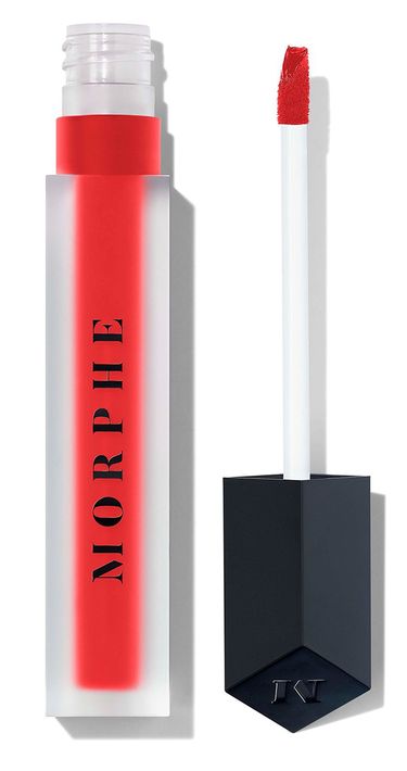 Rojo intenso - Aunque soy fanática de los tonos rosados, en un viaje reciente a Las Vegas me dejé seducir por un rojo matte intenso que encontré en la tienda Morphe. Me gustó la fuerza que proyecta y los cumplidos que recibí al cambiar de tonalidad. (Liz S. Santiago)