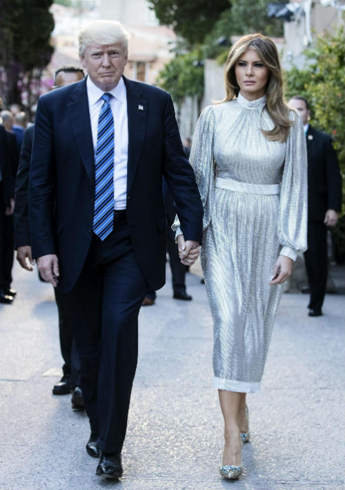 La primera dama de los Estados Unidos y esposa de Donald Trump, Melania Trump, recibió una sortija de compromiso de 12 quilates valorada en $3 millones. (Archivo)