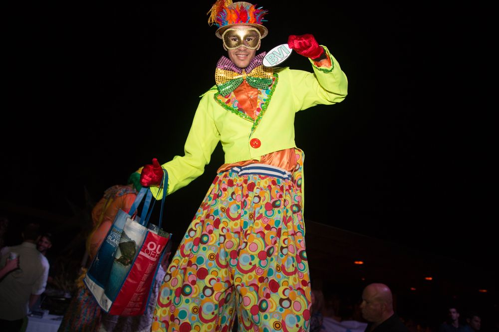 Bailarines en zancos, conocidos como “moko jumbies”. (Foto: Suministrada)
