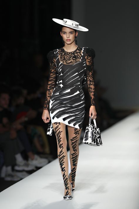 Moschino (AP)