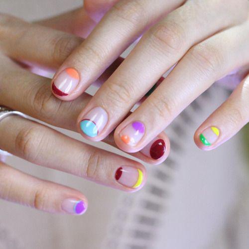 Gotas de color para tus uñas.