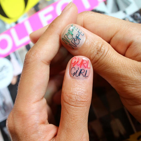 Uñas graffiteadas.