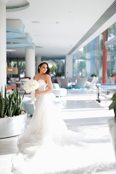 Vestido de la novia: D’Royal Bride. Arreglo personal: Javier Moreno.