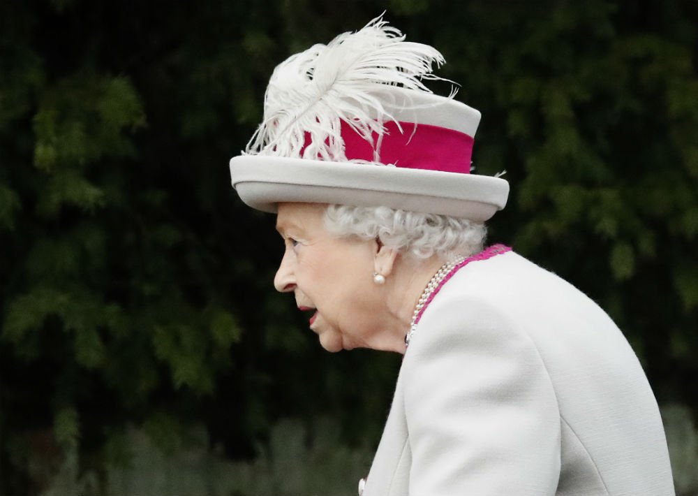 Como cada año, las cadenas emitieron el discurso de la reina, de 92 años. (AP)