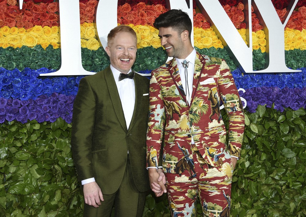 Jesse Tyler Ferguson y Justin Mikita. (AP)