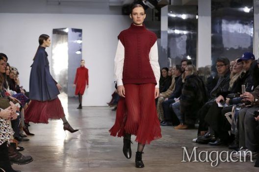 Modelos recorren la pasarela durante el desfile de Carolina Herrera en la Semana de la Moda de Nueva York.