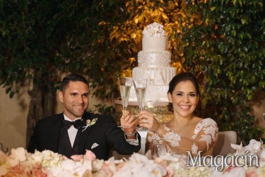 Bizcocho: Karen Padilla Luxury Wedding Cakes.